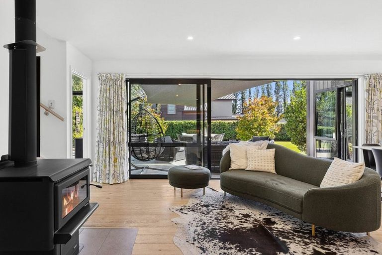 Photo of property in 5 Jessies Crescent, Wanaka, 9305