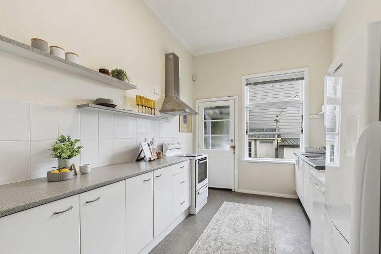 Photo of property in 10 Park Street, Thorndon, Wellington, 6011