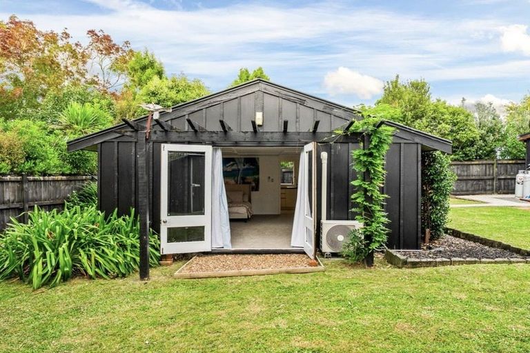 Photo of property in 279 Royal Road, Massey, Auckland, 0614
