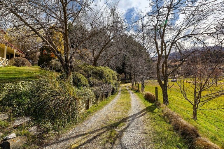 Photo of property in 35 Mountain View Road, Dalefield, Queenstown, 9371