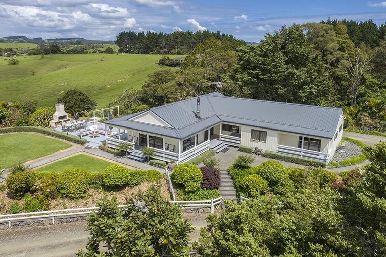 Photo of property in 167 Anderson Road, Helensville, 0875