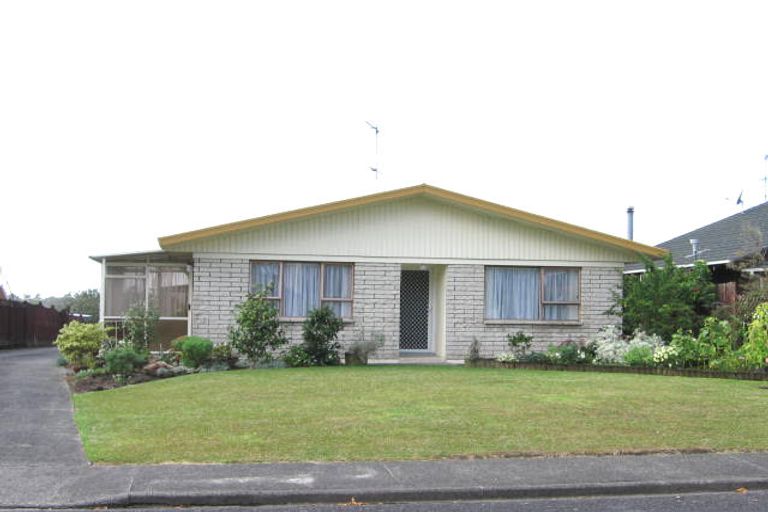 Photo of property in 18 Pakira Avenue, Glendene, Auckland, 0602