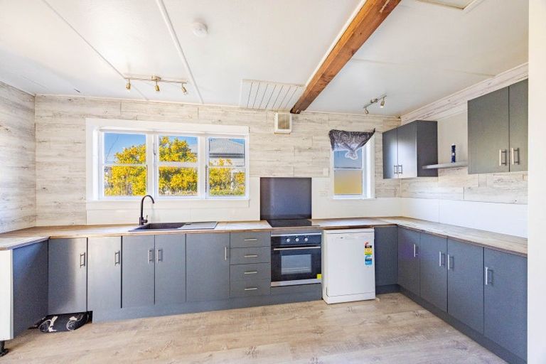 Photo of property in 21 Great North Road, Waipawa, 4210