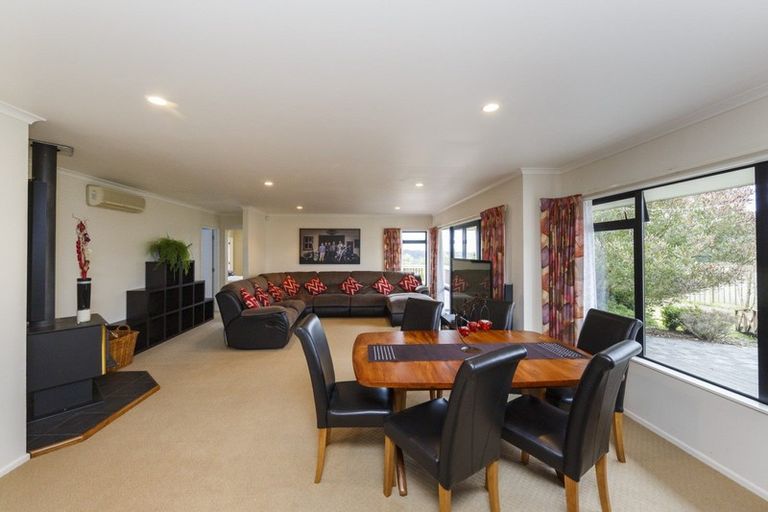 Photo of property in 146 Pacific Drive, Fitzherbert, Palmerston North, 4410