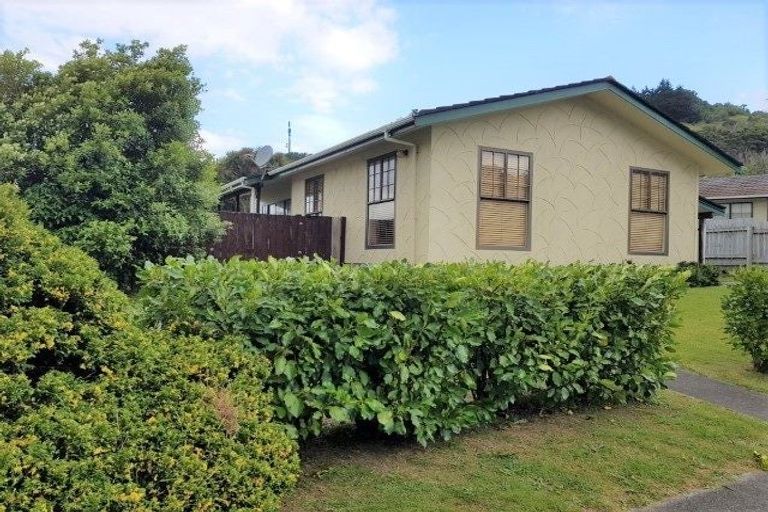 Photo of property in 86 Omapere Street, Whitby, Porirua, 5024