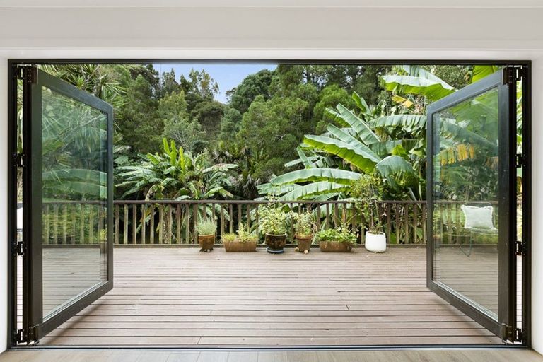 Photo of property in 18 Paturoa Road, Titirangi, Auckland, 0604