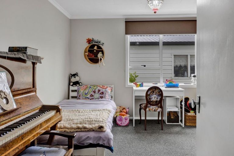 Photo of property in 20 Dudley Road Lower, Inglewood, 4386