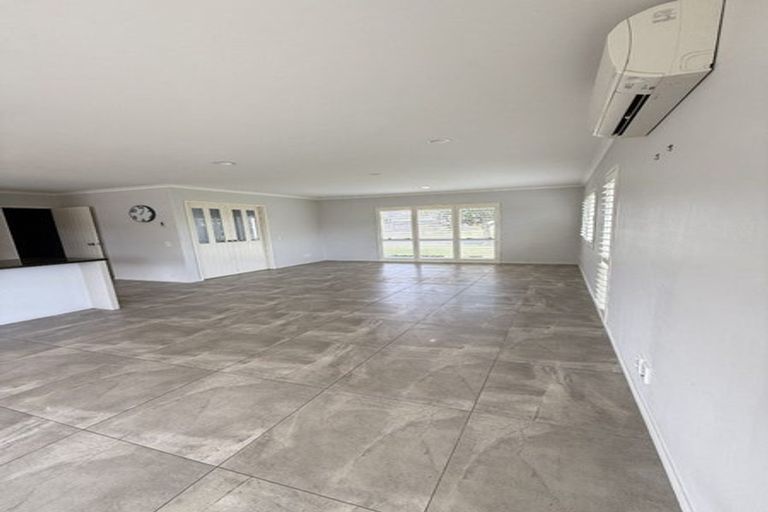 Photo of property in 13 Cornwall Place, Karaka, Papakura, 2113