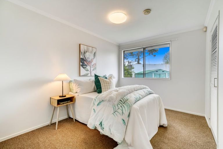 Photo of property in 24 Oakmont Place, Wattle Downs, Auckland, 2103