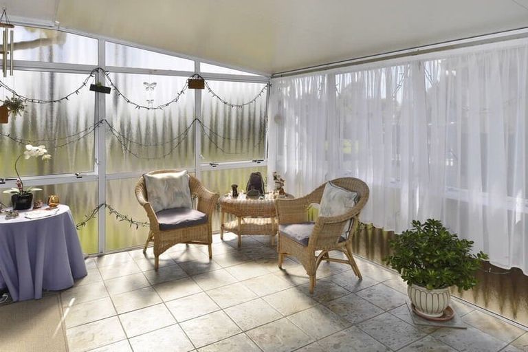 Photo of property in 25 Allington Road, Massey, Auckland, 0614