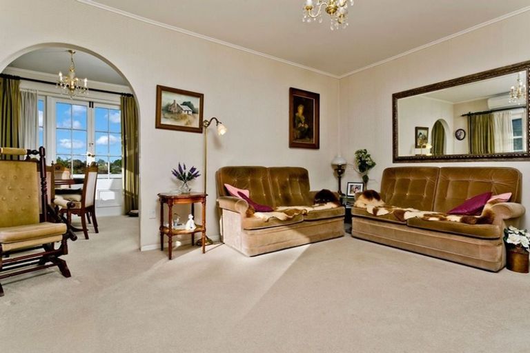 Photo of property in 13 Kennedy Avenue, Forrest Hill, Auckland, 0620