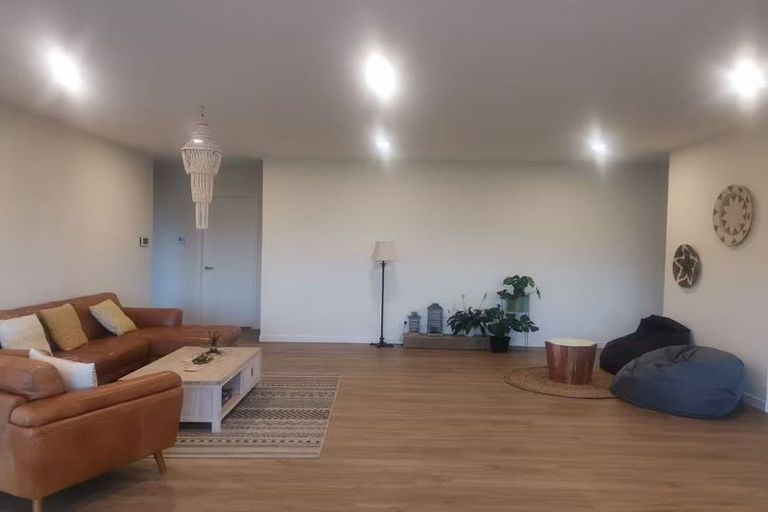 Photo of property in 9 Tikati Rise, Long Bay, Auckland, 0630
