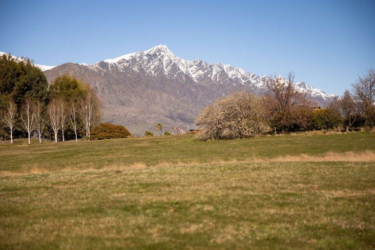 Photo of property in 35 Mountain View Road, Dalefield, Queenstown, 9371