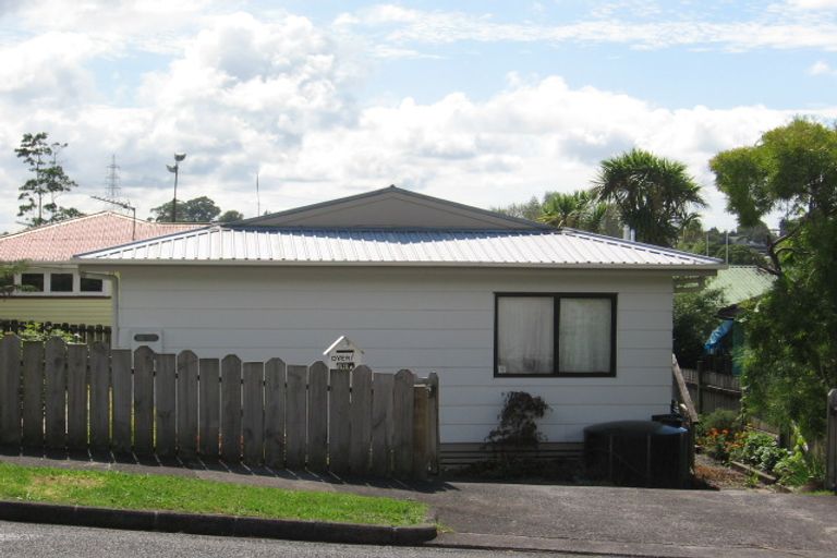 Photo of property in 1/63 Beaubank Road, Kelston, Auckland, 0602