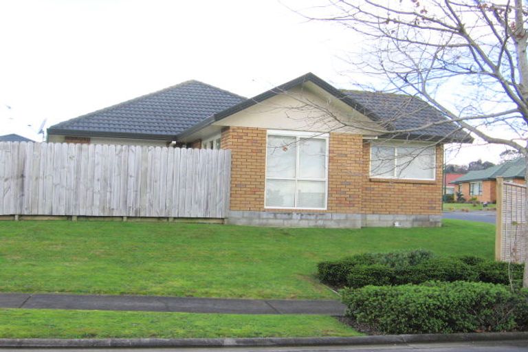 Photo of property in 1 Millisle Place, East Tamaki Heights, Auckland, 2016