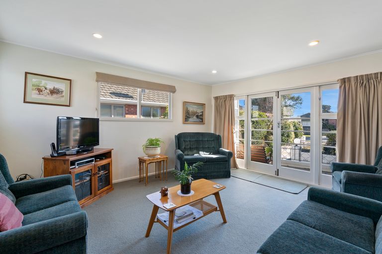 Photo of property in 28 Evesham Crescent, Spreydon, Christchurch, 8024