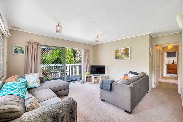 Photo of property in 44a Riserra Drive, Ranui, Auckland, 0612