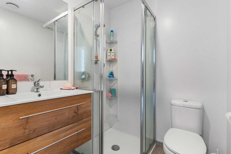 Photo of property in 23 Tokai Place, Glen Eden, Auckland, 0602