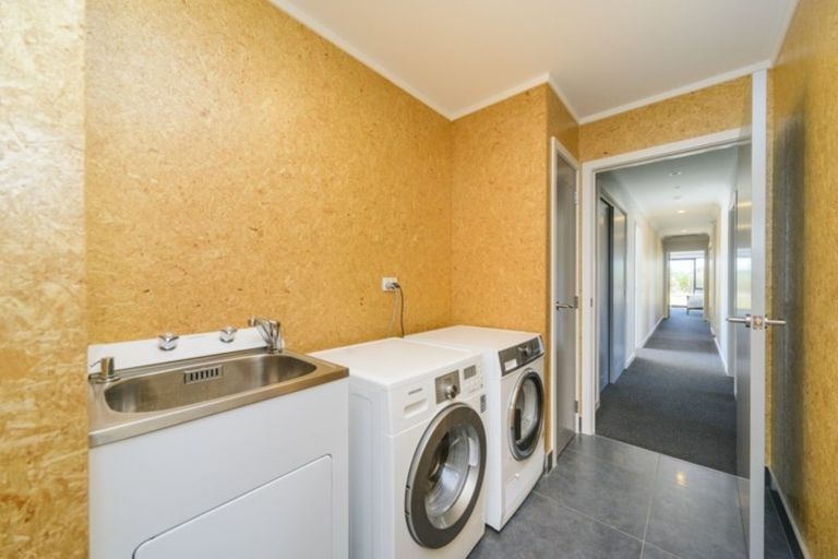 Photo of property in 7 Hartwell Drive, Kelvin Grove, Palmerston North, 4470