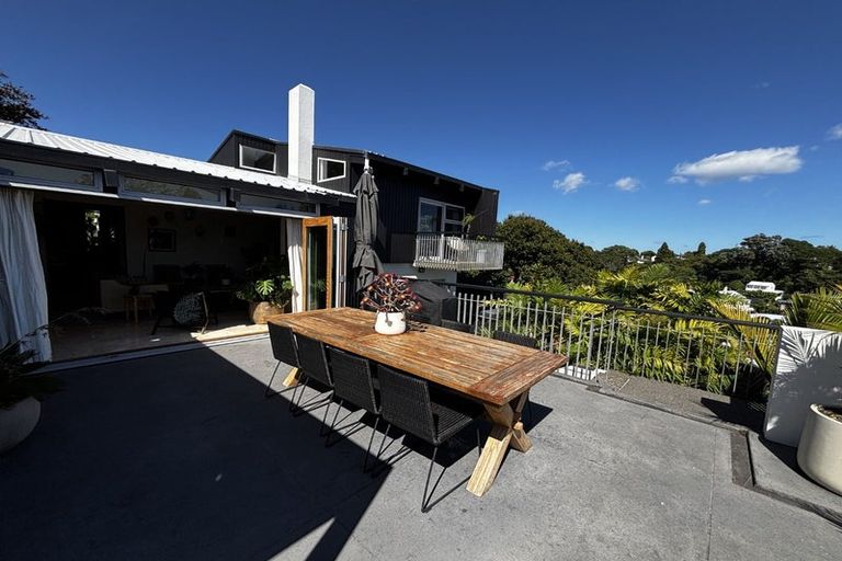 Photo of property in 163 Vivian Street, New Plymouth, 4310