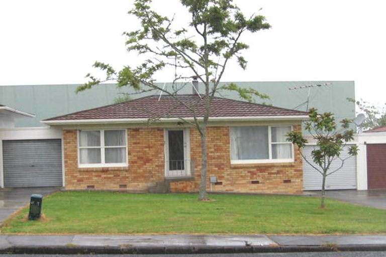 Photo of property in 2/50 Cheval Drive, Totara Vale, Auckland, 0629