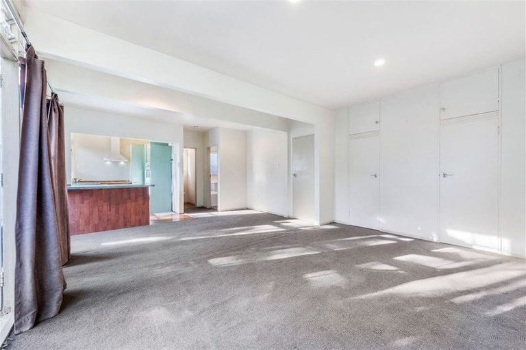 Photo of property in 16 De Val Drive, Titirangi, Auckland, 0604