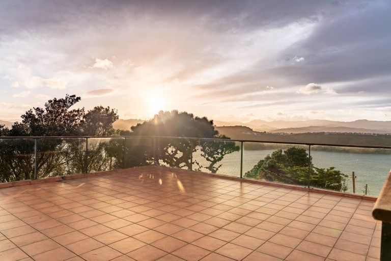 Photo of property in 142 Grafton Road, Roseneath, Wellington, 6011