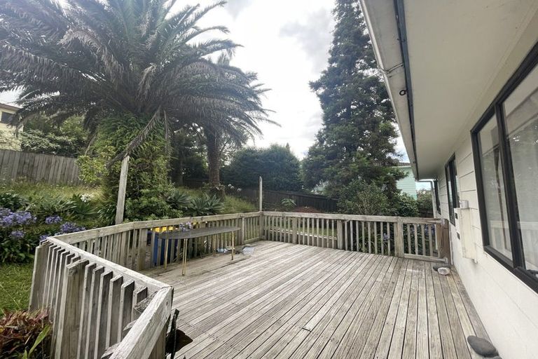Photo of property in 10 Magdalen Place, West Harbour, Auckland, 0618