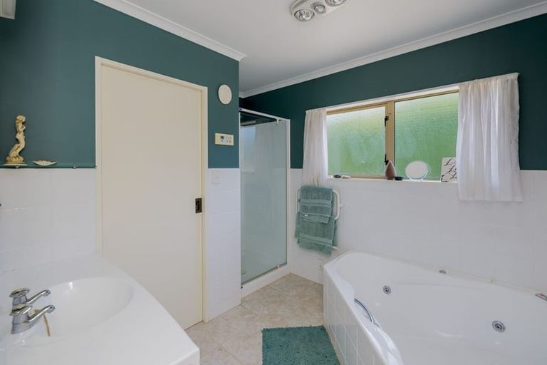 Photo of property in 115 Winara Avenue, Waikanae, 5036