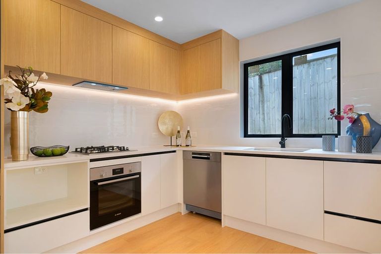Photo of property in 6 Palmer Avenue, Glen Eden, Auckland, 0602