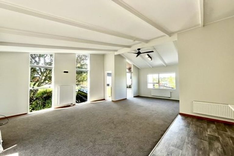 Photo of property in 25 Geoffrey Road, Torbay, Auckland, 0630