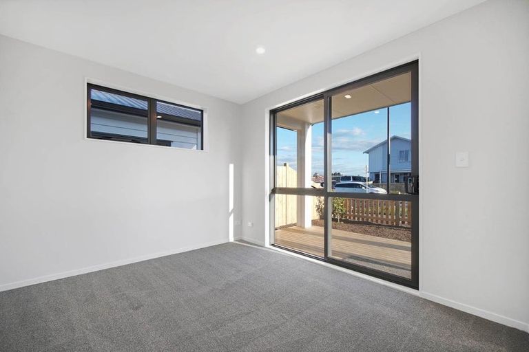 Photo of property in 19 Cronshaw Road, Karaka, 2113