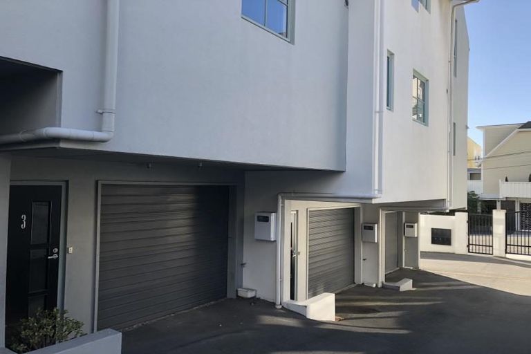 Photo of property in 28u3 Majoribanks Street, Mount Victoria, Wellington, 6011