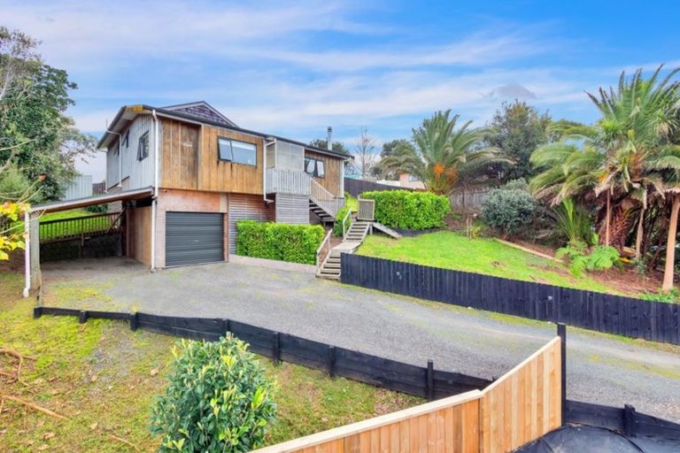 Photo of property in 15 Empressa Heights, Helensville, 0800