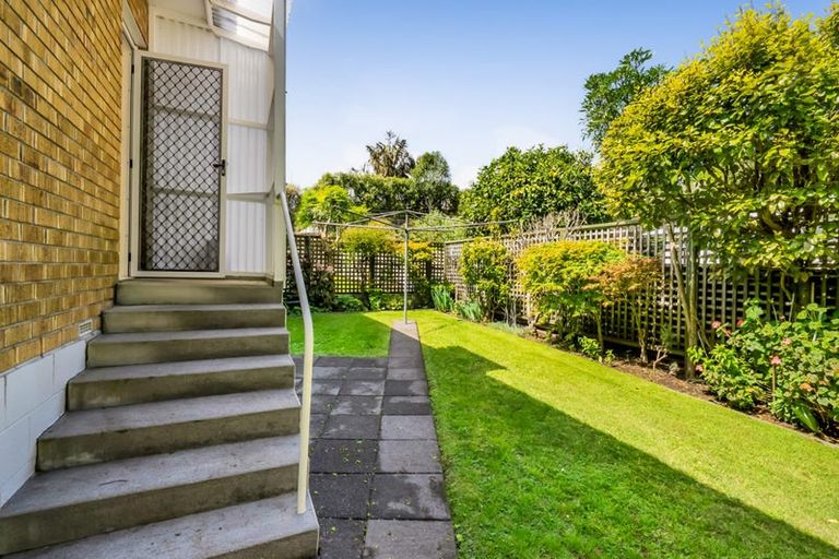 Photo of property in 4/1 Gilbert Street, New Plymouth, 4310