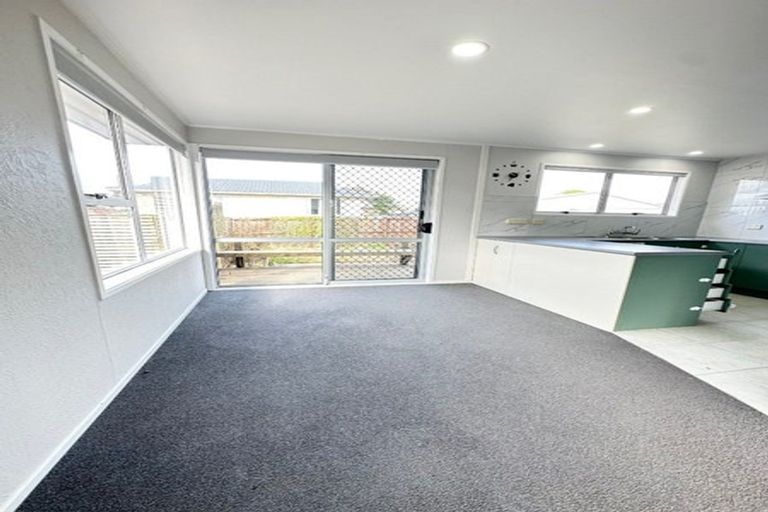 Photo of property in 365 Don Buck Road, Massey, Auckland, 0614