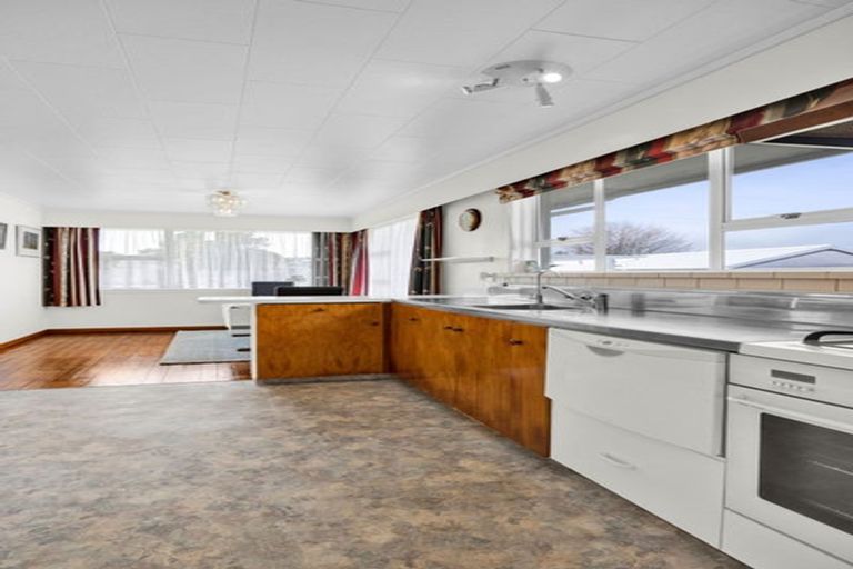 Photo of property in 75 Domett Street, Waitara, 4320