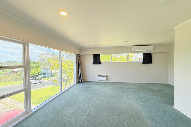 Photo of property in 1 Anakiwa Place, Milford, Auckland, 0620