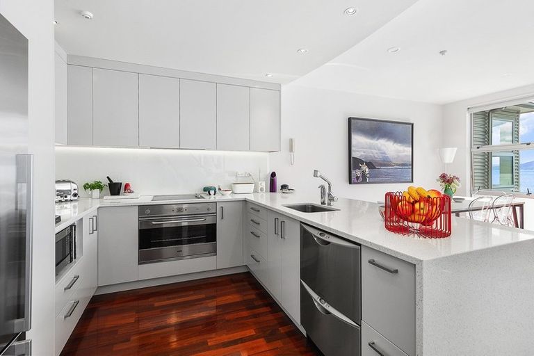 Photo of property in 363u2 Karaka Bay Road, Karaka Bays, Wellington, 6022