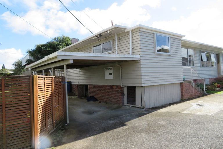 Photo of property in 1/96 Chivalry Road, Glenfield, Auckland, 0629