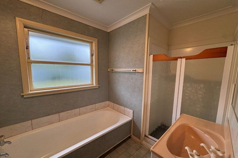 Photo of property in 12 Wincanton Place, Awapuni, Palmerston North, 4412