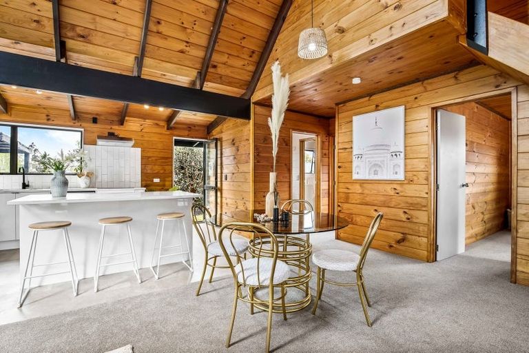 Photo of property in 37 Collins Road, Melville, Hamilton, 3206