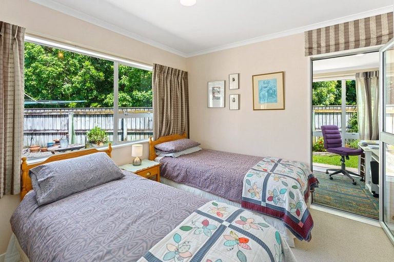 Photo of property in 16 Iti Grove, Waikanae, 5036