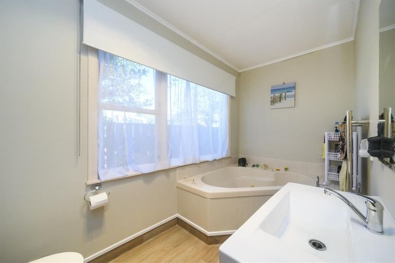 Photo of property in 16 Maunder Street, Marton, 4710