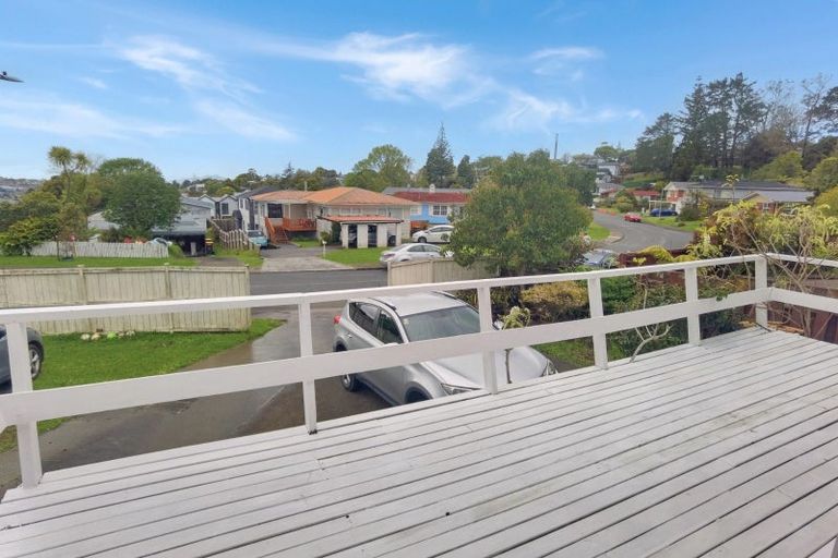Photo of property in 46 Ayton Drive, Totara Vale, Auckland, 0629