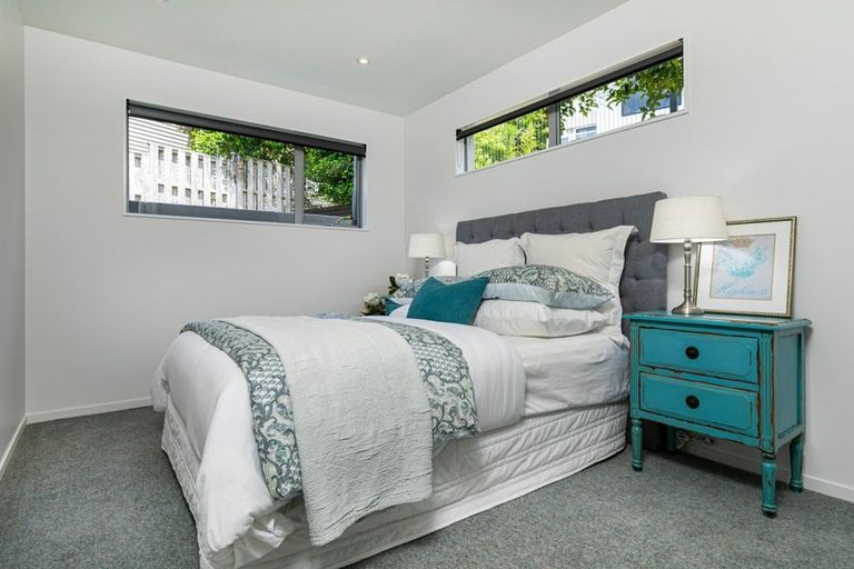 Photo of property in 25 Parr Terrace, Castor Bay, Auckland, 0620