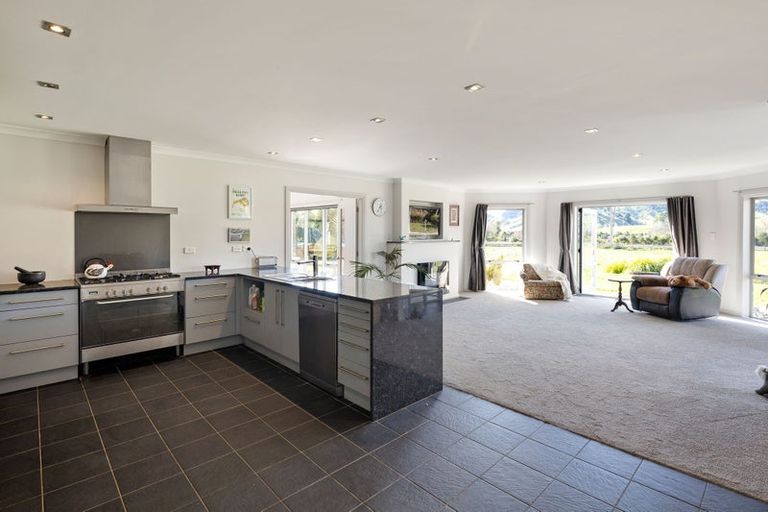 Photo of property in 10 Parker Road, Huntly, 3771