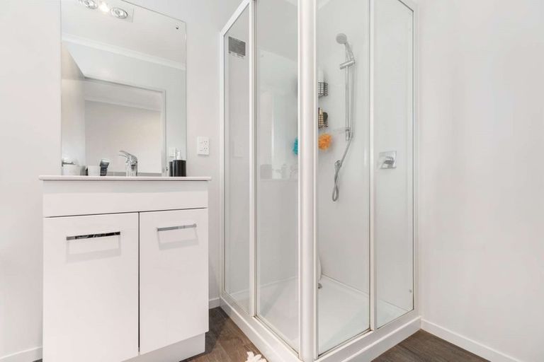 Photo of property in 6 Awhenga Place, Weymouth, Auckland, 2103