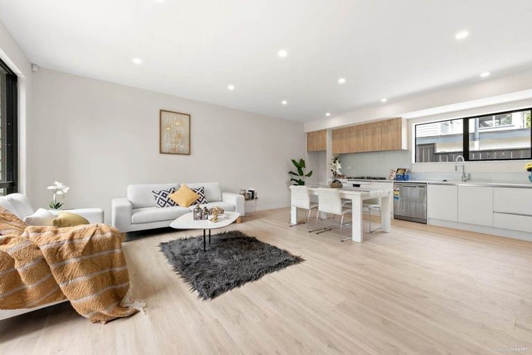 Photo of property in 37b Kingdale Road, Henderson, Auckland, 0610