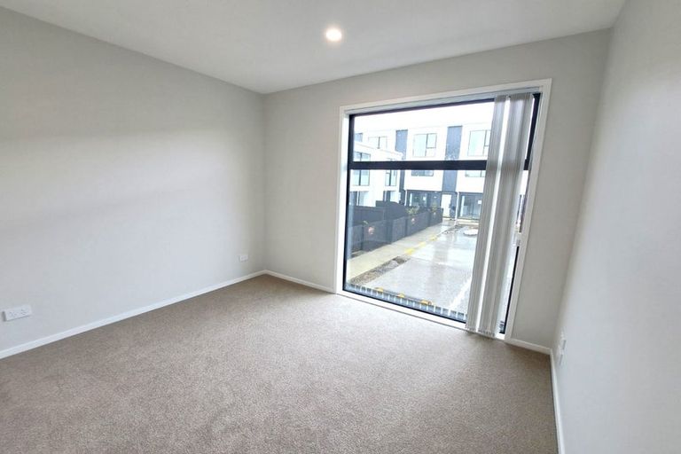 Photo of property in 2 Mikoikoi Crescent, Mangere Bridge, Auckland, 2022